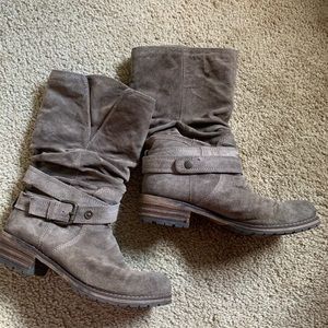 Clark’s sz 9, Majorca Villa Suede distressed boots